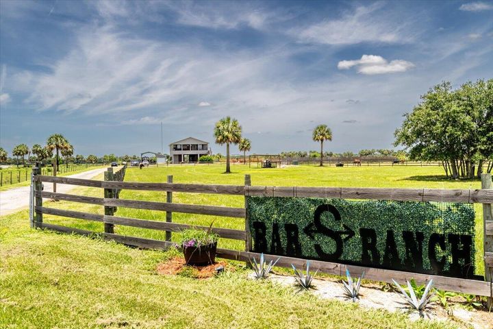 Okeechobee Florida Barndominium Exterior Ranch Fence